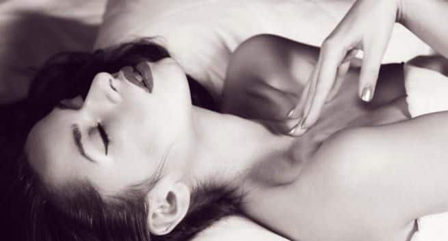 beautiful woman lying on bed potrait