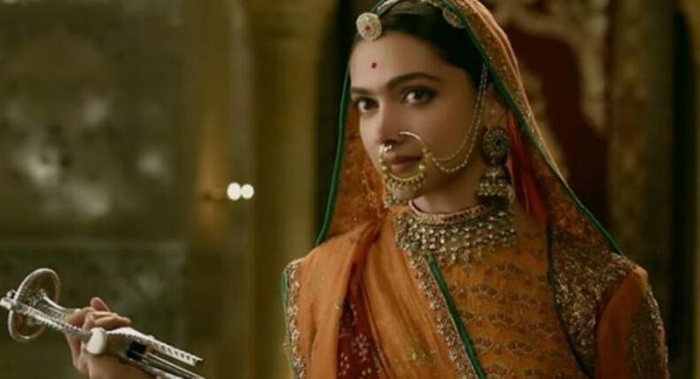 शादी का लहंगा खरीदना है? तो ये 4 बॉलीवुड फ़िल्म एक्ट्रेसेस कर सकती हैं आपकी मदद!
