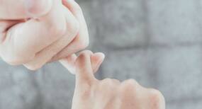 Your smartphone could damage your pinky finger!
