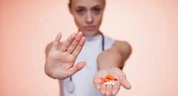 इंटरनेट से जानकारी लेकर दवाई खाना छोड़ दें, डॉक्टर से मिलें ! वरना हो सकती है सेहत खराब