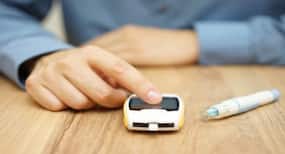 New non-invasive device for diabetics to monitor blood sugar levels