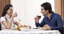 कम उम्र के लड़कों के डेट करने के 4 नुकसान !