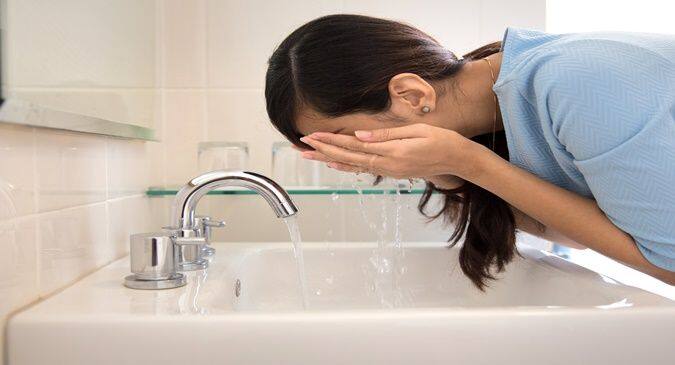 Signs That You Are Washing Your Face Too Much