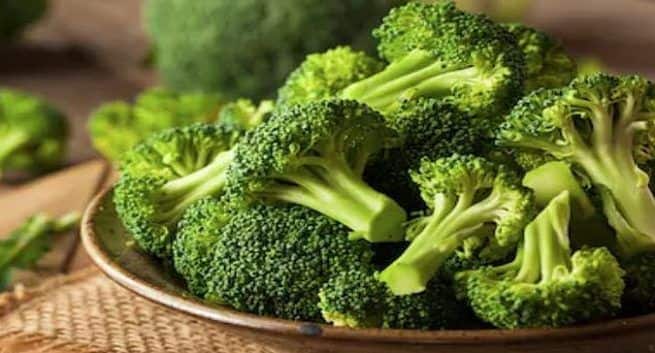 Eating-Broccoli
