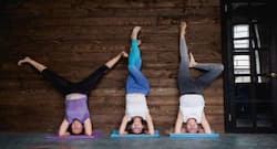 चाहते हैं देर तक जवां रहना, तो करें योग का ये आसन