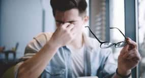 परेशान कर रहे हैं आई फ्लोटर्स ? तो अपनाएं ये उपाय