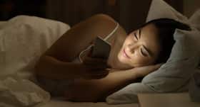 Do you go to bed with your smartphone? Here is how it can help you sleep better