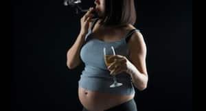 Know how smoking harms your unborn baby Know how smoking harms your unborn baby