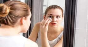 आंखों के चारों ओर जमा कोलेस्ट्रोल को कैसे कम करें ?
