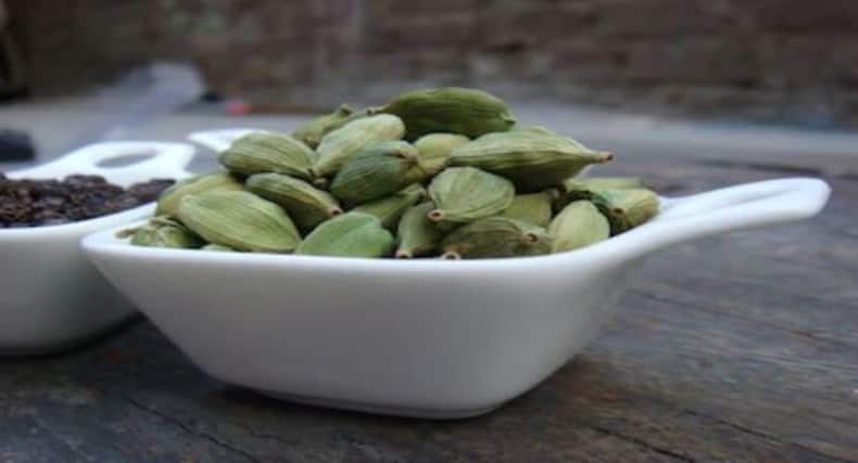 पेट दर्द से राहत पाने के लिए 4 घरेलू नुस्खे