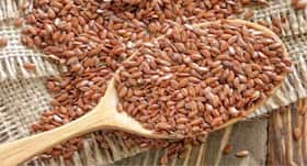 Flax Seeds in Hindi: अलसी के बीज का करेंगे सेवन तो तेजी से घटेगा वजन, जानें इसके अन्य फायदों के बारे में