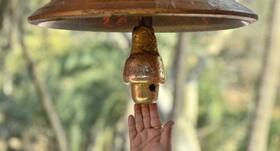 क्या मंदिर में घंटी बजाने की क्रिया हमारी सेहत के लिए है फायदेमंद!