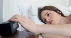 क्या आपको भी ठीक से नींद नहीं आती ? जानें 10 बेहतरीन टिप्स