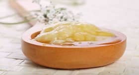 DIY banana masks to treat split ends