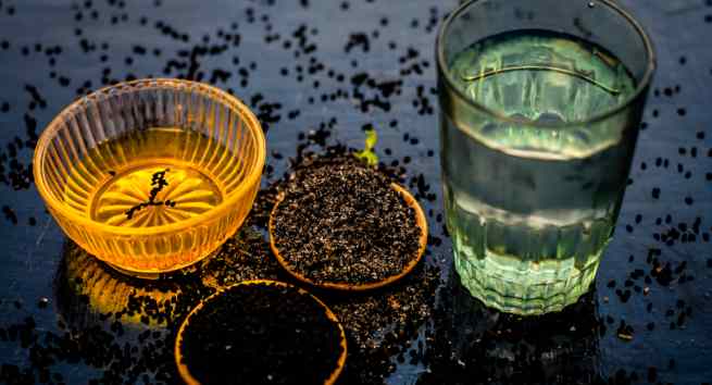 Try Ginger And Turmeric Infusion For A Healthier Monsoon Experience