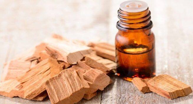 Amazing beauty benefits of sandalwood oil for skin and hair ...
