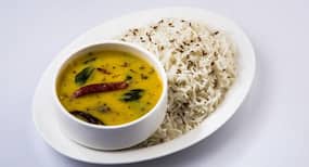 खुशी के साथ-साथ आपके शरीर को ये 5 फायदे भी पहुंचाता है दाल-चावल