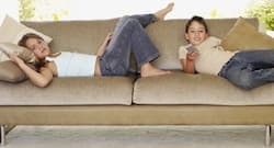 दो घंटे से ज्यादा बच्चा देखता है टीवी, तो हो सकता है बुद्धु