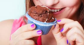 शुगर क्रेविंग से राहत पाने के लिए ट्राई करें ये 5 टिप्स!