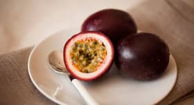 Passion Fruit Health Benefits: कृष्ण फल या पैशन फ्रूट खाने के फायदे । Passion Fruit Health Benefits: कृष्ण फल या पैशन फ्रूट खाने के फायदे ।
