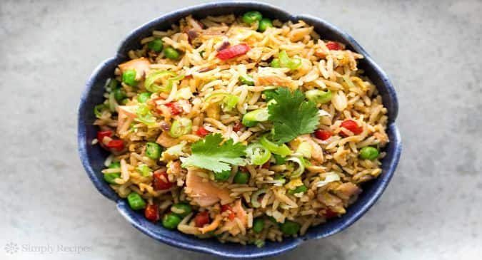 इस रेसिपी से घर पर ही बनाएं स्‍वादिष्‍ट चाइनीज फ्राइड राइस ...