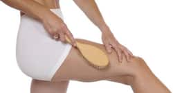 ड्राई ब्रशिंग के बारे में कितना जानती हैं आप ? स्किन के लिए क्यों है फायदेमंद यहां जानें