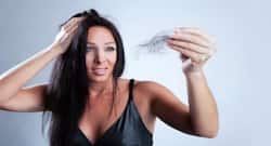 बालों के गिरने से हैं परेशान ? जानें, क्यों गिरते हैं अधिक बाल और क्या है इसका इलाज