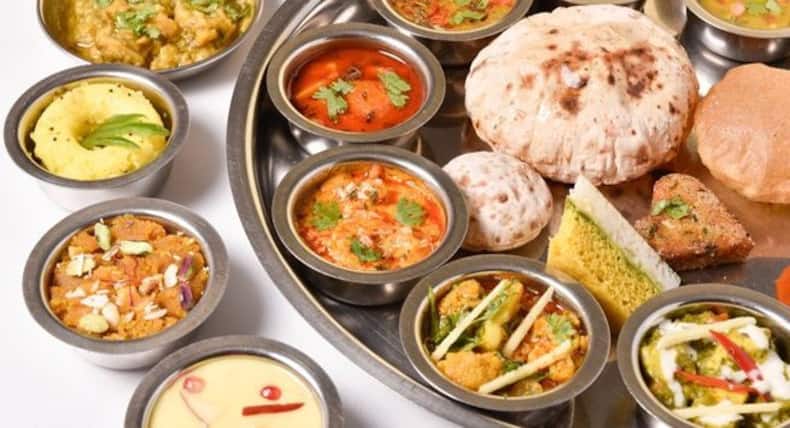 त्योहारों के इस सीजन में अधिक फैट के सेवन से यूं बचें