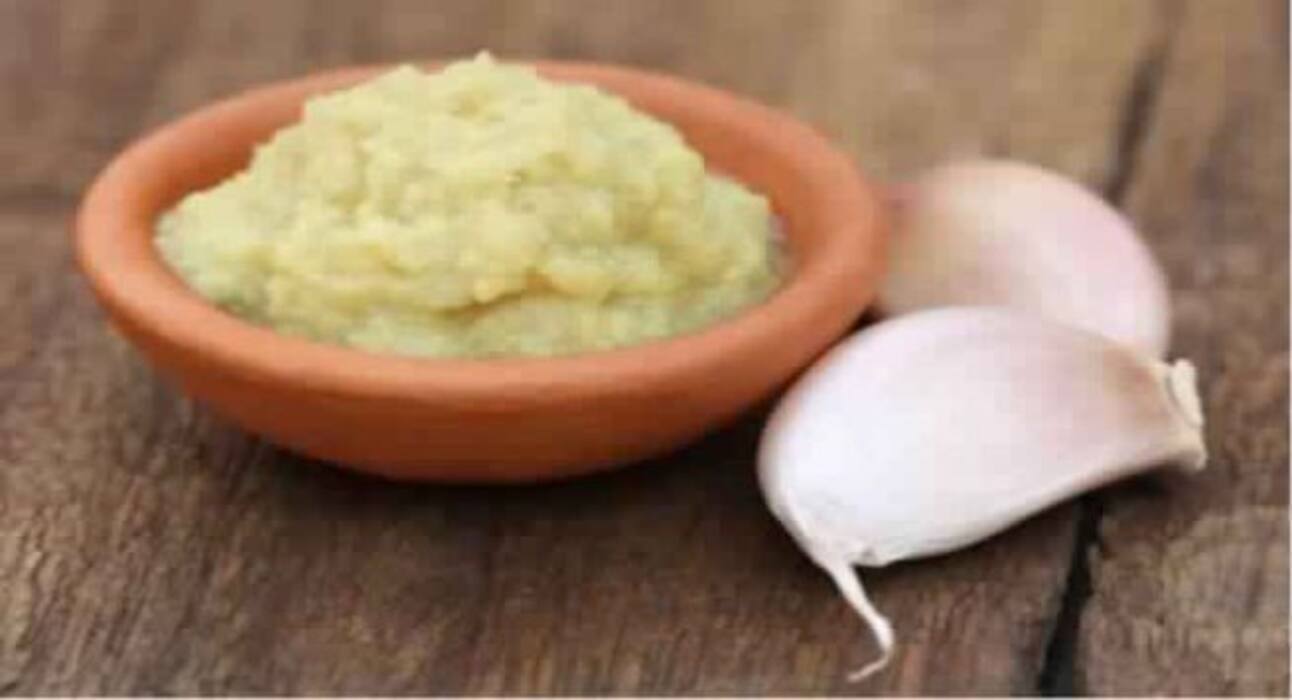 अनचाहे मस्सों ने बिगाड़ दी है चेहरे की खूबसूरती, आजमाएं ये घरेलू नुस्खे दूर होंगे ये मस्से