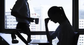 काम के तनाव से ऑफिस में ही निपटें इस तरह, ट्राई करें ये 5 टिप्स