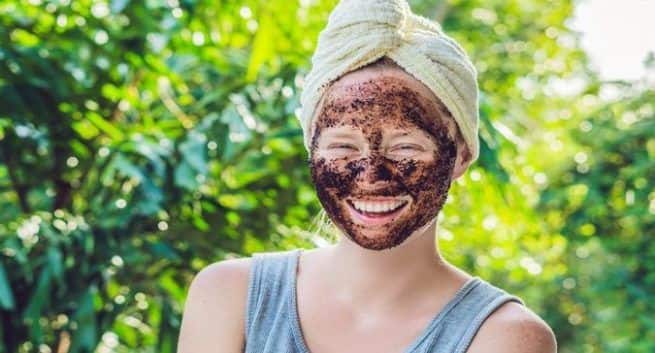 Diy Coffee And Oatmeal Scrub For Skin Brightening Thehealthsite Com diy coffee and oatmeal scrub for skin