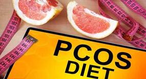 How does PCOS make women more susceptible to type 2 diabetes?
