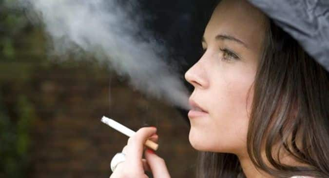 Heart attack risk is higher in female smokers, finds study