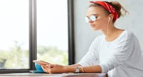 Know why headphones or earphones can cause hearing loss