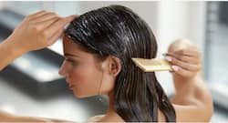 सर्दियों में बालों को रूखे और बेजान होने से बचाने के लिए, यूं करें देखभाल