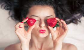 Get fresh, glowing skin with these strawberry face packs
