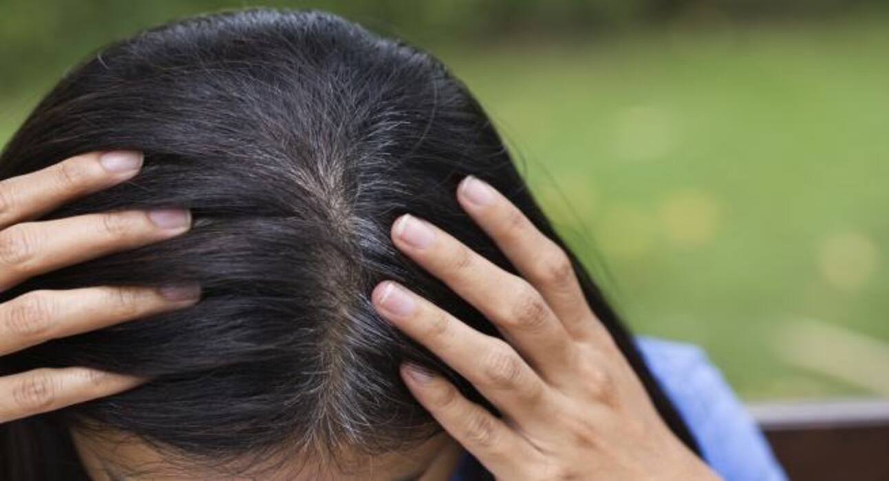 तनाव में रहेंगे तो बाल हो जाएंगे कमजोर, जानें कैसे