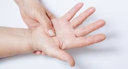 सर्दियों में हाथ व पैर में होती है सूजन तो अपनाएं ये खास उपाय