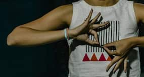 Kalesvara Mudra to quit addiction in Hindi
