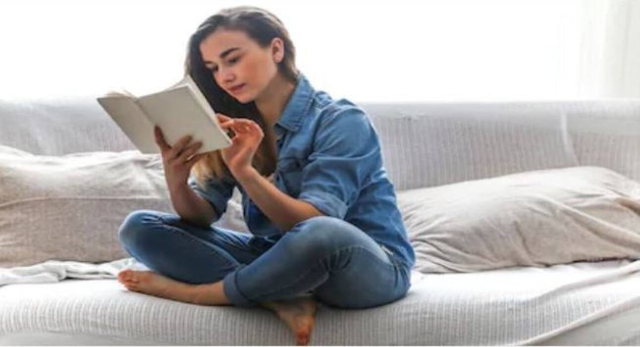 सेहत के लिए भी फायदेमंद है पढ़ने की आदत