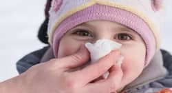 सर्दी में दिखें ये लक्षण तो हो सकता है एलर्जी का संकेत, जानें कारण और बचाव