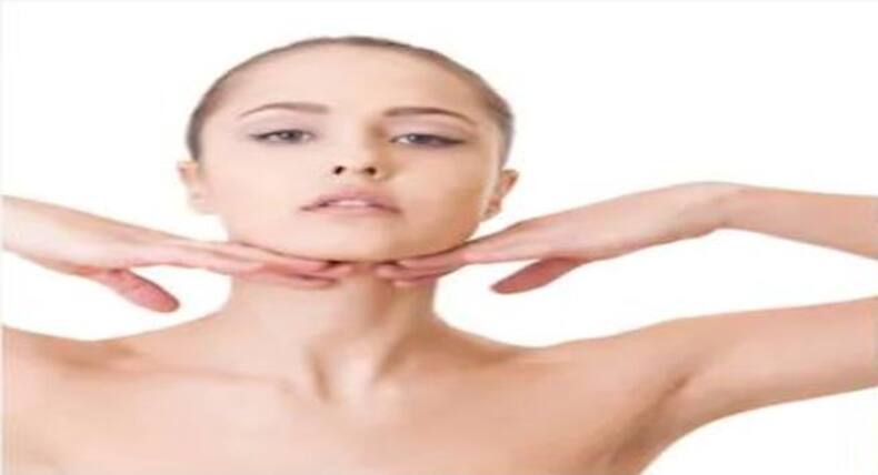 चेहरे पर दिखने लगी है थकान, तो मसाज में शामिल करें ये स्टेप्स