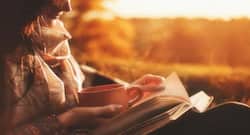 सेहत के लिए भी फायदेमंद है पढ़ने की आदत