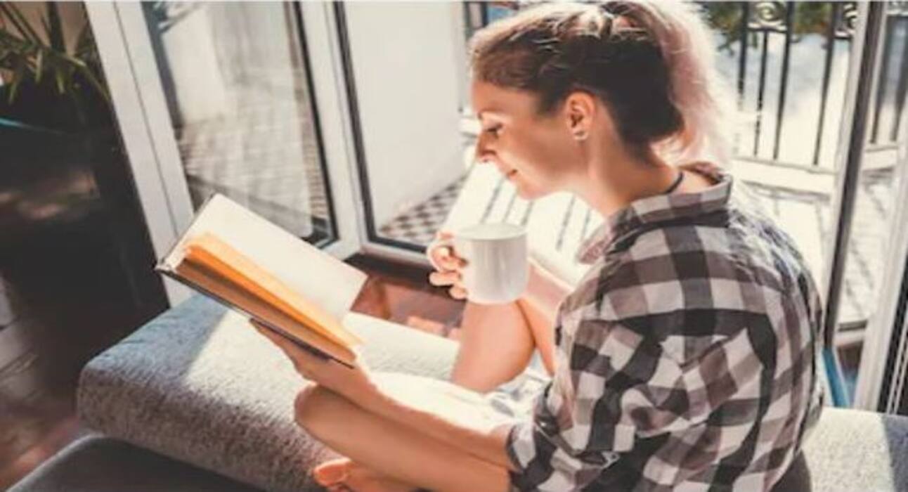 सेहत के लिए भी फायदेमंद है पढ़ने की आदत