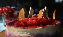 Healthy desserts with fresh berries