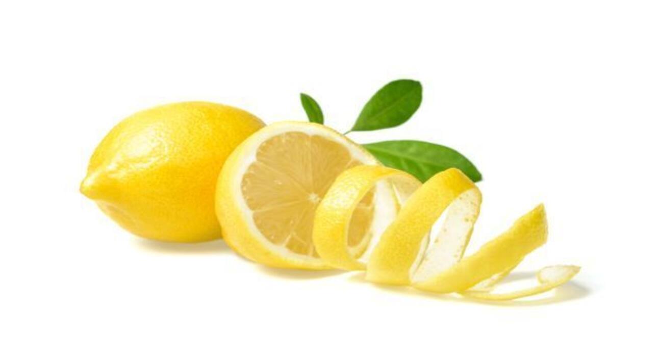 Try these natural remedies to whiten your teeth