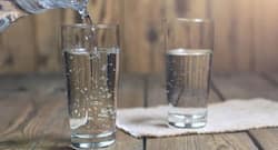 6 health benefits of starting your day with a glass of water