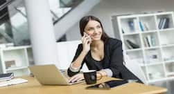 लगातार काम के बाद भी दिखना है फ्रेश तो अपनाएं ये टिप्स