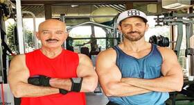 पिता राकेश रोशन के लिए ऋतिक ने लिखी भावनात्मक पोस्ट, इस घातक बीमारी की करवा रहे हैं सर्जरी पिता राकेश रोशन के लिए ऋतिक ने लिखी भावनात्मक पोस्ट, इस घातक बीमारी की करवा रहे हैं सर्जरी