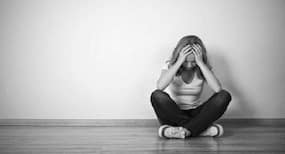Higher use of social media associated with depression in girls: Study